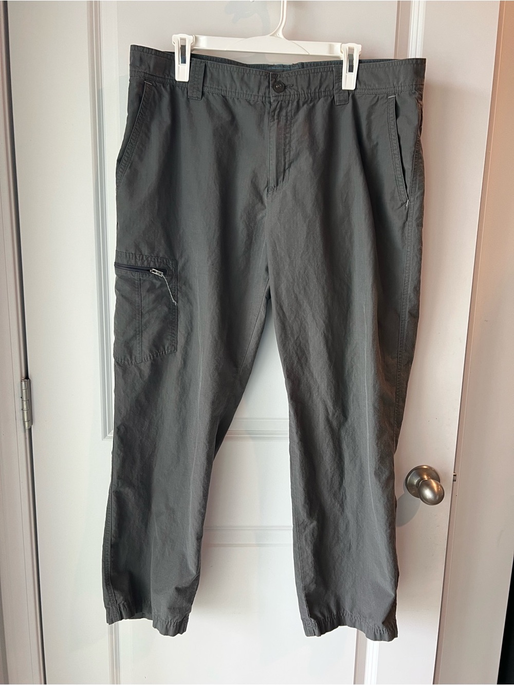 Columbia Men's Gray Casual Cargo Pants. 38 x 30